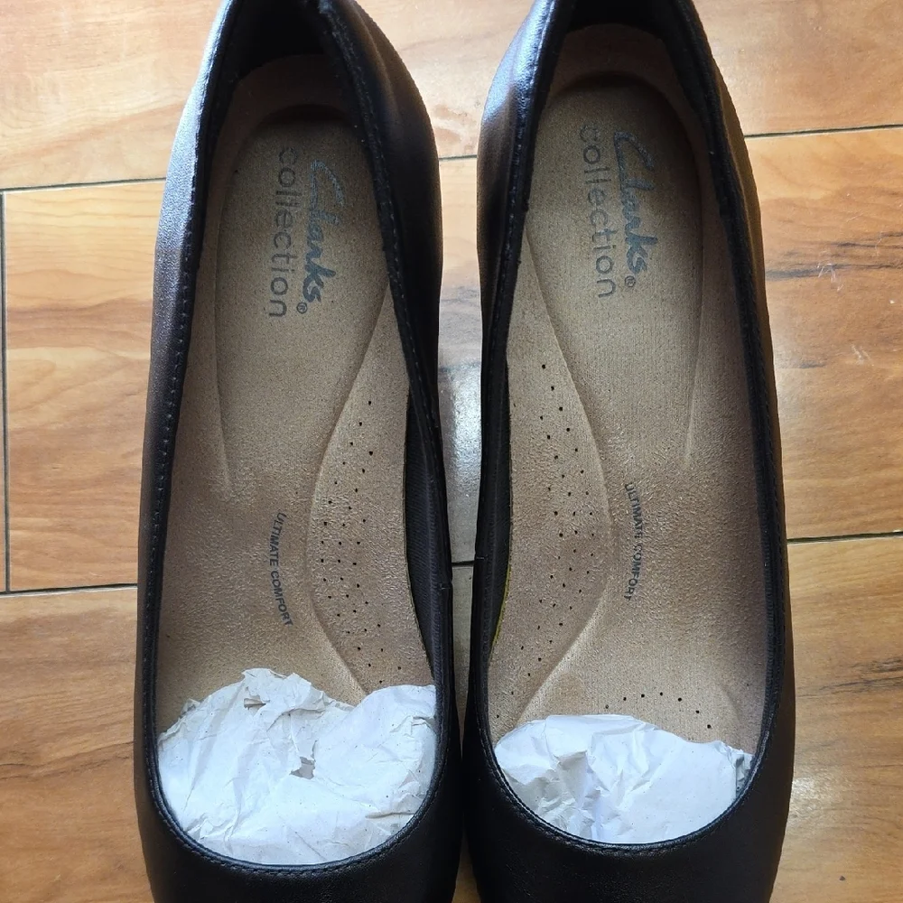 Clarks Size 9.5 Olivette Pearl Slip On Wedge Comfort Pump Leather Black NEW